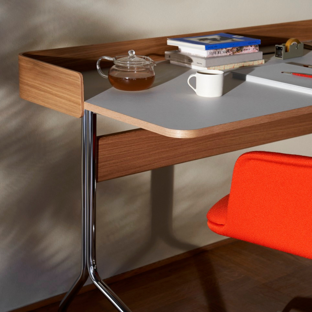 Pavilion AV17 Desk