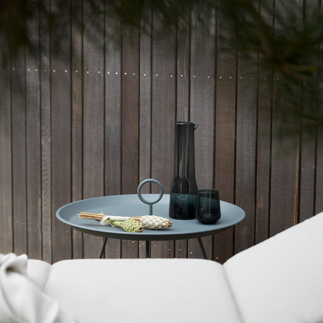 EYELET Tray Table