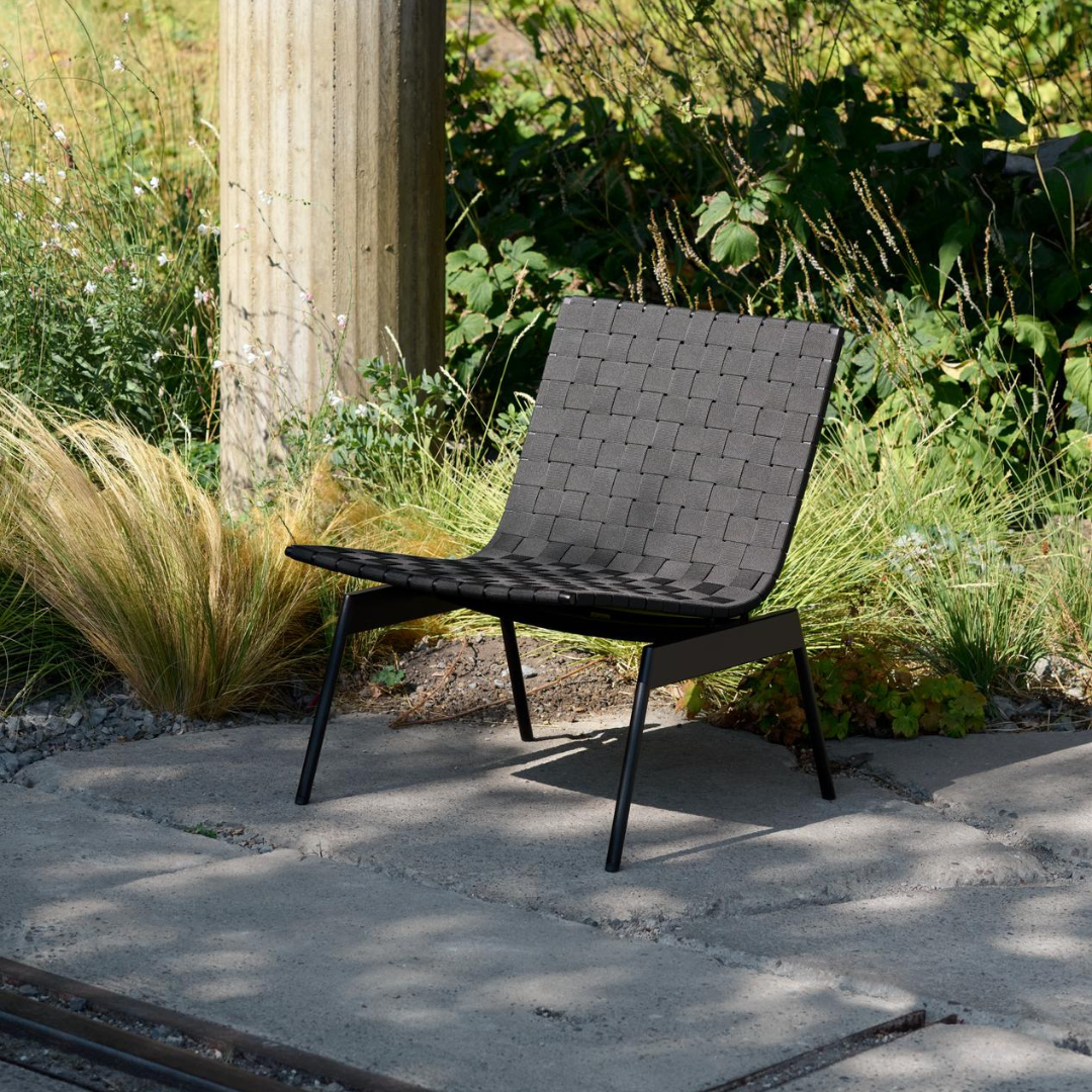 Ville AV44 Outdoor Lounge Chair