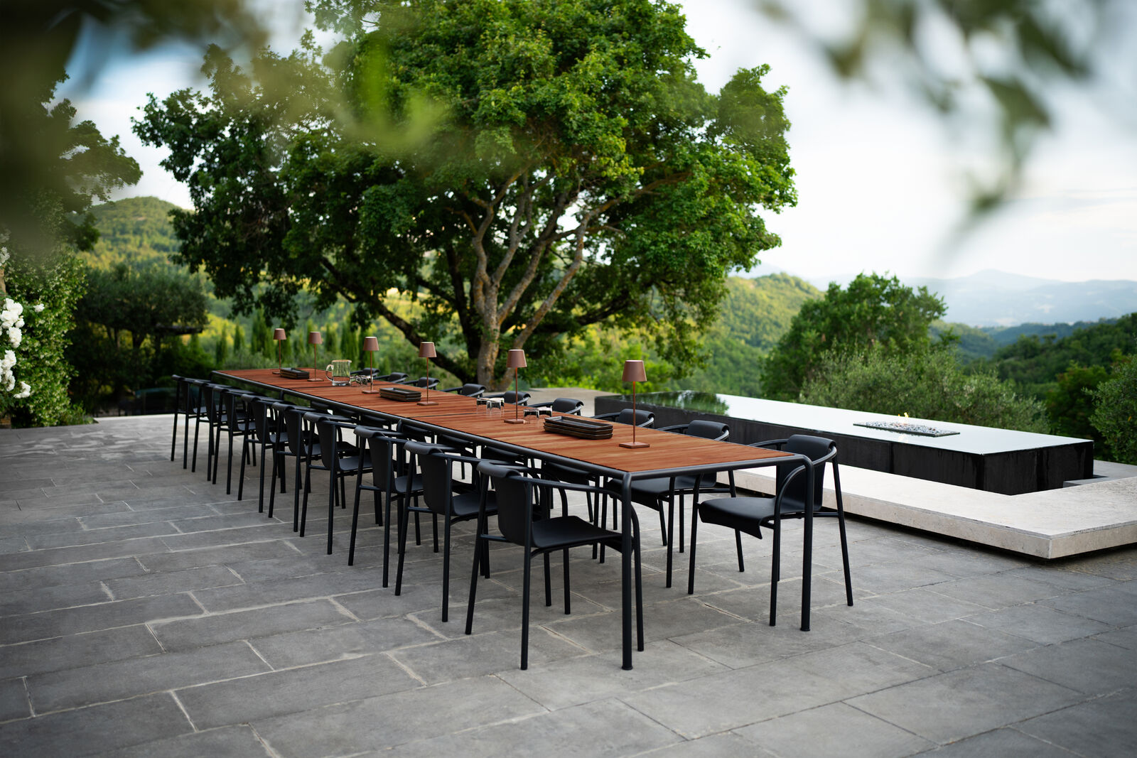 AVANTI Outdoor Dining Table