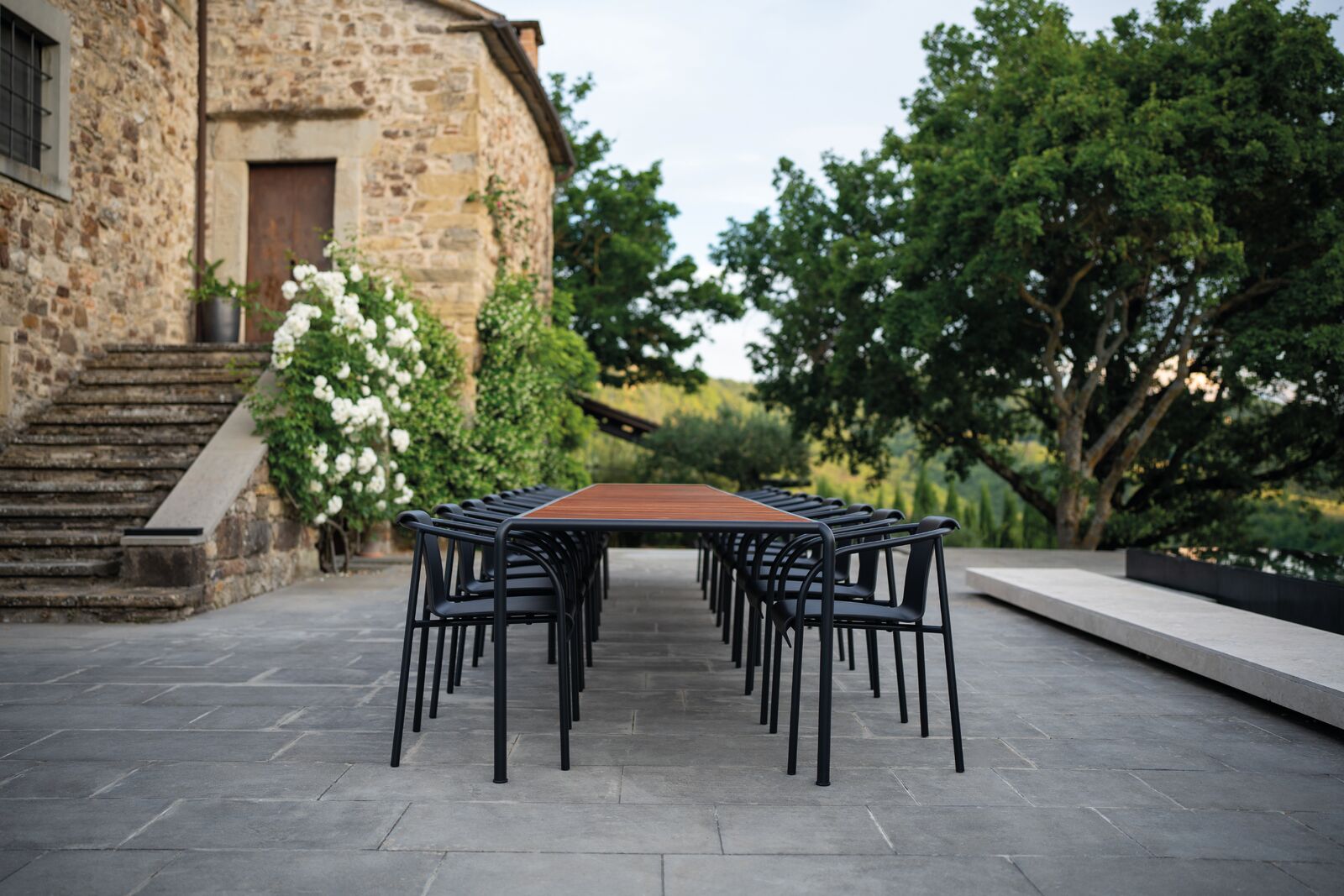 AVANTI Outdoor Dining Table