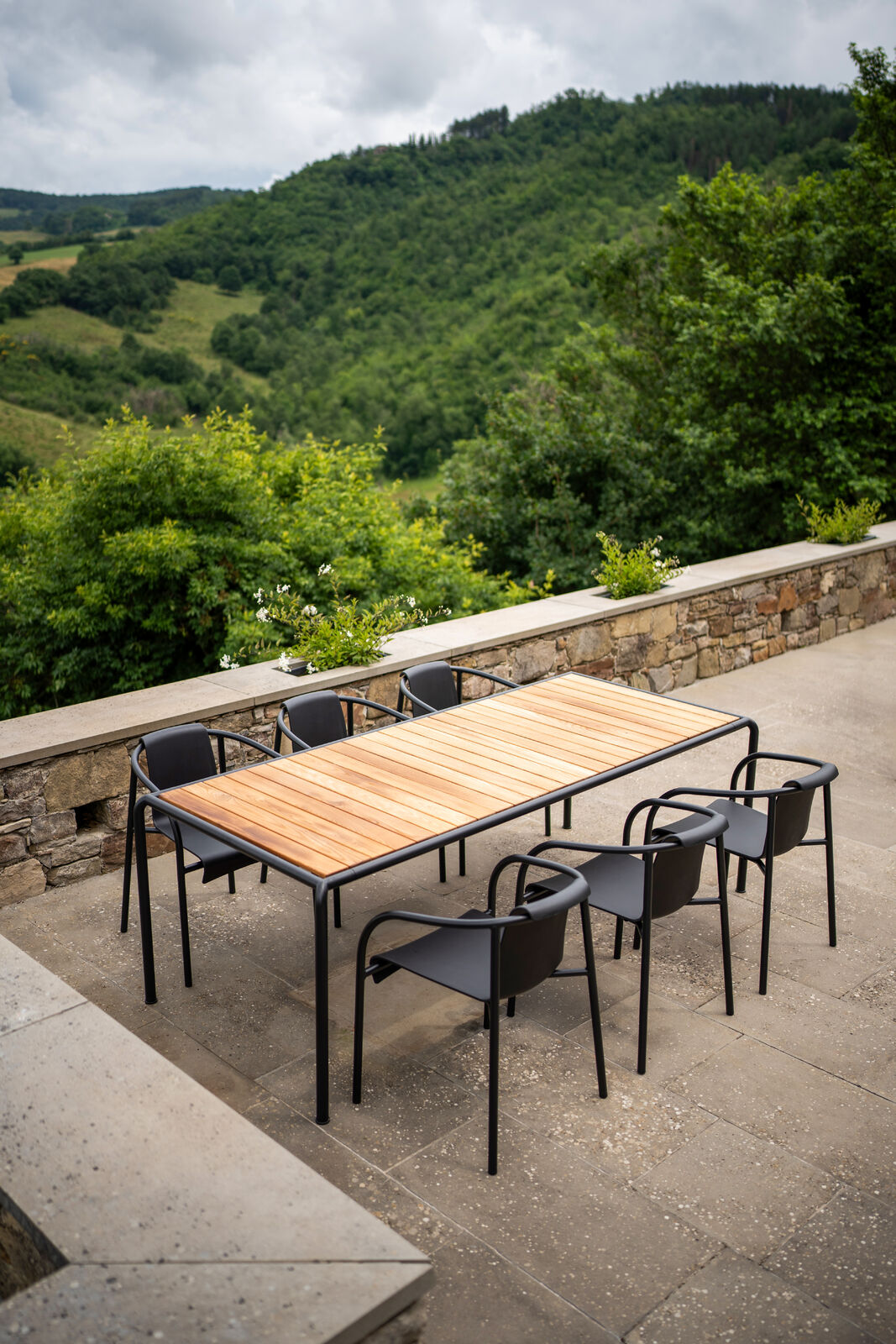 AVANTI Outdoor Dining Table