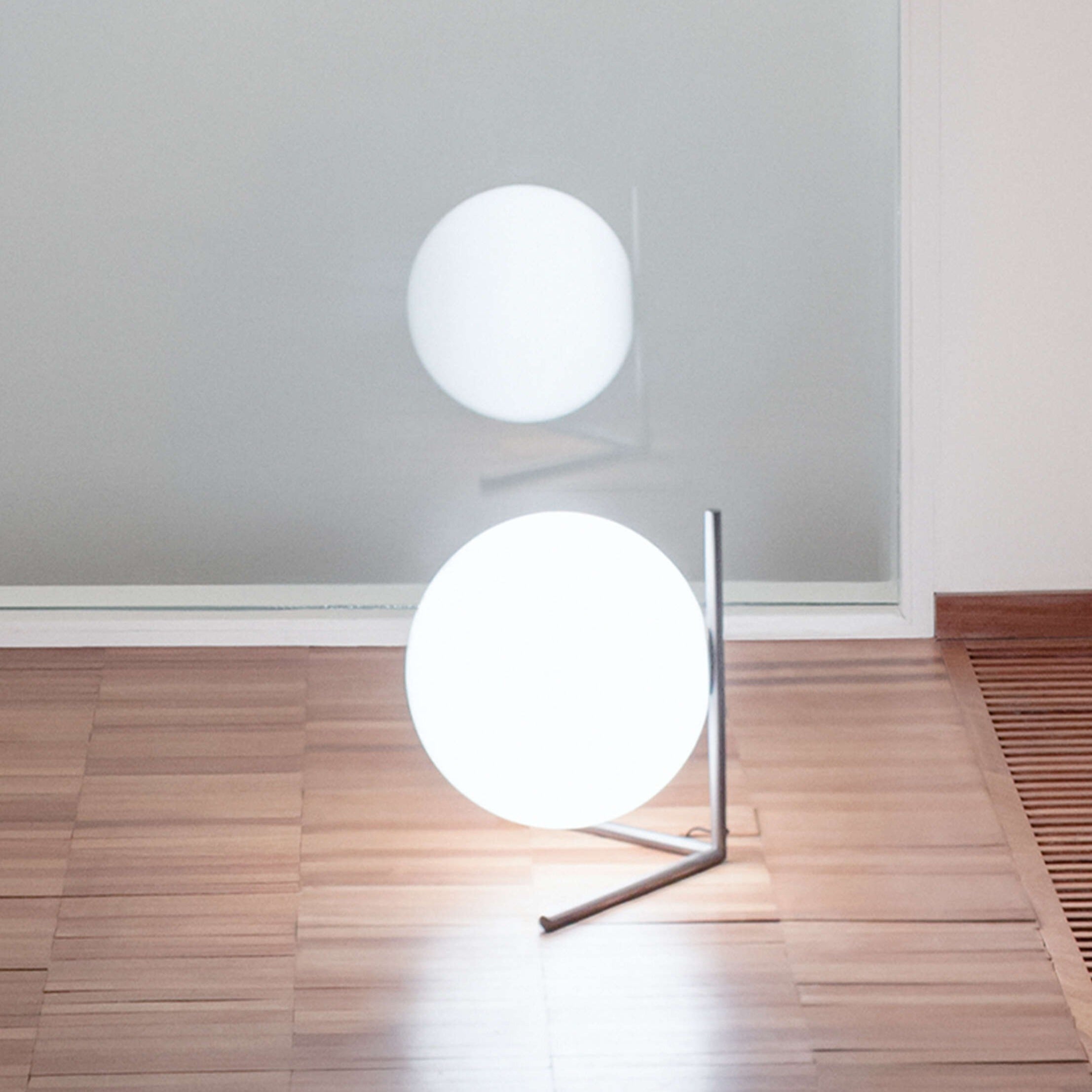 IC T2 Table Lamp