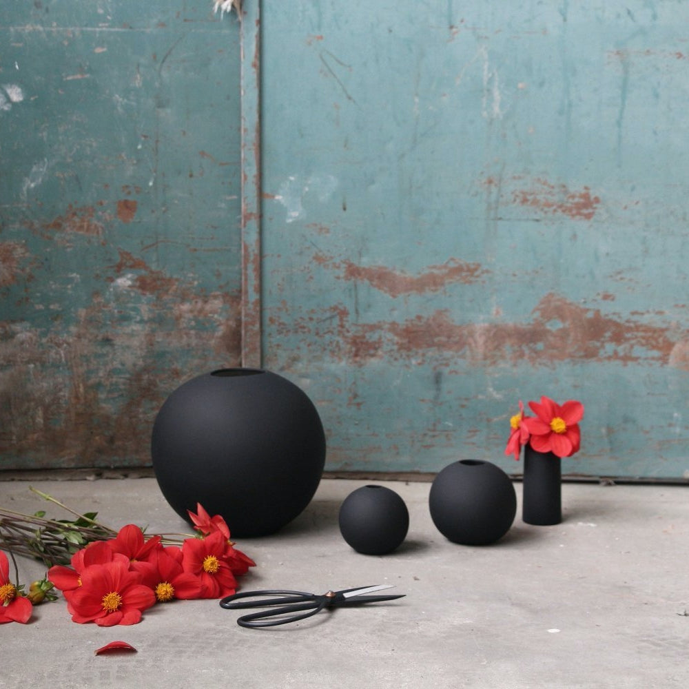 Ball Vase Black 10cm