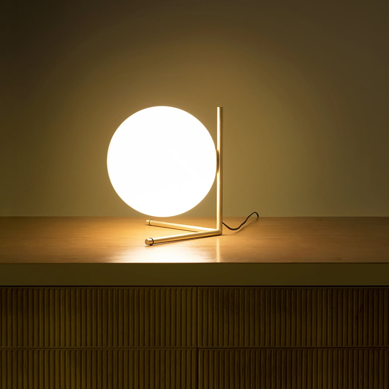 IC T2 Table Lamp