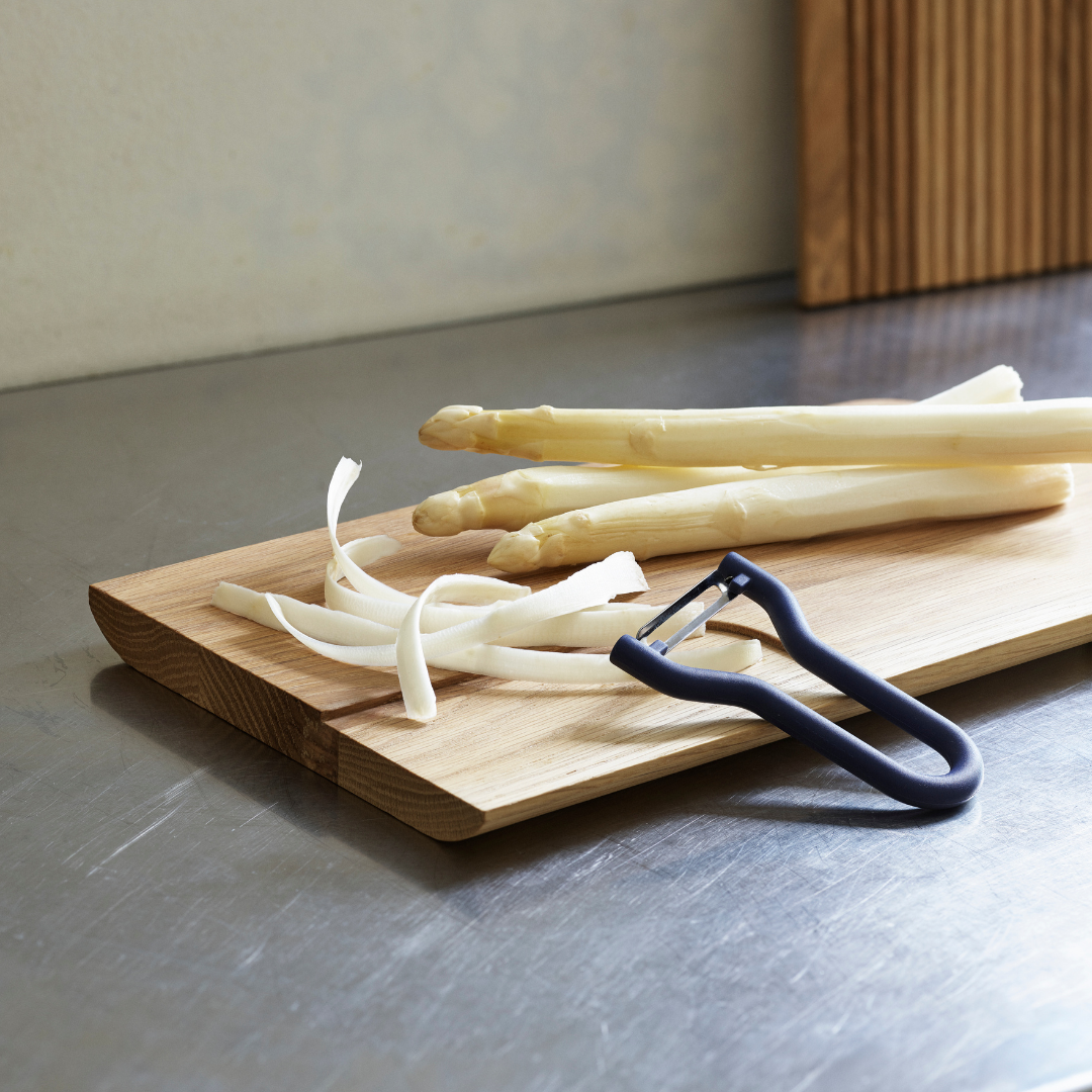 The Peeler by Normann Copenhagen was created in collaboration with HolmbäckNordentoft as an easy-to-use cooking accessory that is a simple and functional tool with a designer look that is needed in every kitchen.